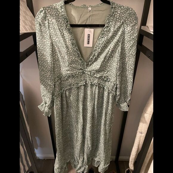 Ruffled Long Sleeve Green and White Dress - Picture 1 of 12